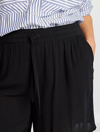 Short droit en maille crêpée