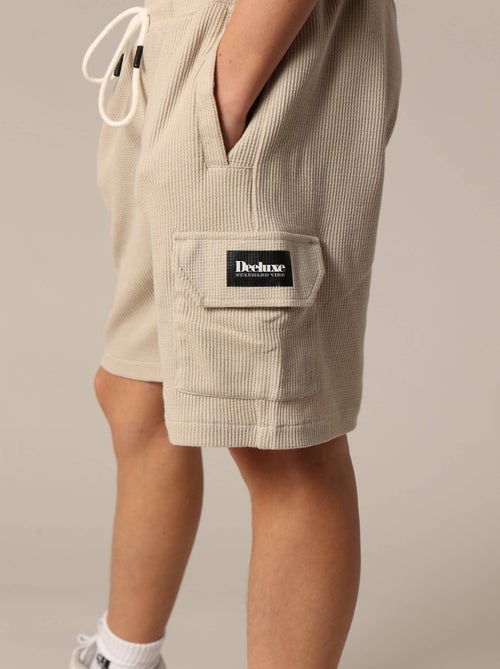 Short en coton gaufré avec taille élastiquée et multiples poches 'deeluxe' - Kiabi Short en coton gaufré avec taille élastiquée et multiples poches 'deeluxe' - Kiabi
