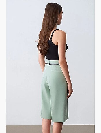 Short en crêpe à taille haute et ceinture dilvin
