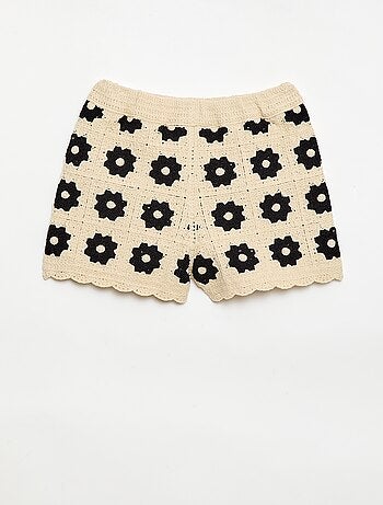 Short en crochet à motif