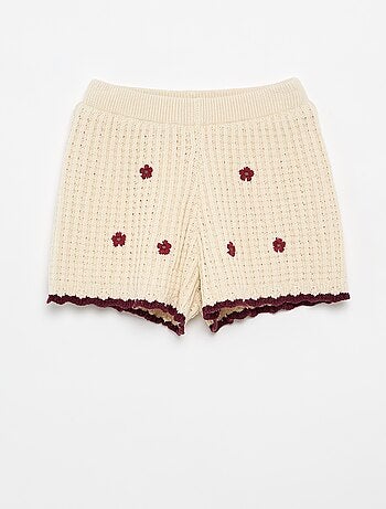 Short en crochet avec détails broderies