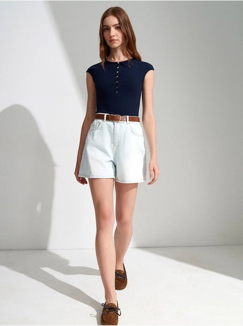 Short en denim à taille haute et jambe large dilvin - Kiabi Short en denim à taille haute et jambe large dilvin - Kiabi