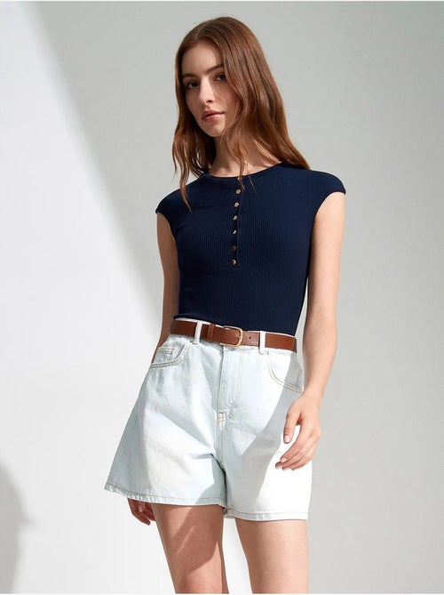Short en denim à taille haute et jambe large dilvin - Kiabi Short en denim à taille haute et jambe large dilvin - Kiabi