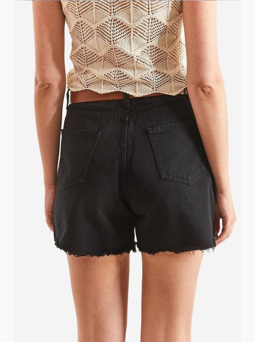 Short en denim gabardine de toile avec ceinture lucci - Kiabi Short en denim gabardine de toile avec ceinture lucci - Kiabi