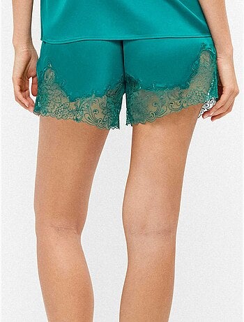 Short en dentelle de couleur vert bouteille avec broderies