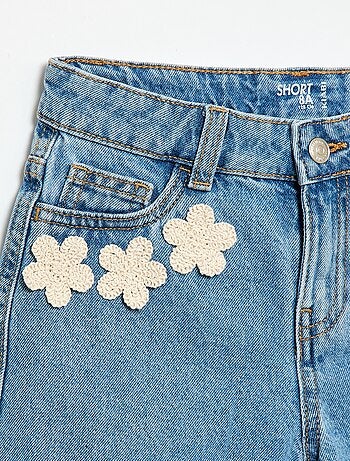 Short en jean avec broderies