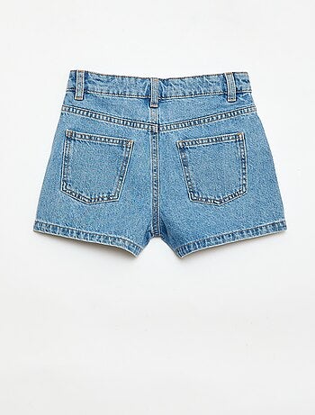 Short en jean avec broderies