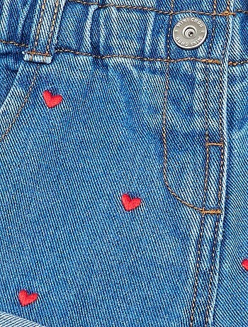 Short en jean avec motif cœur