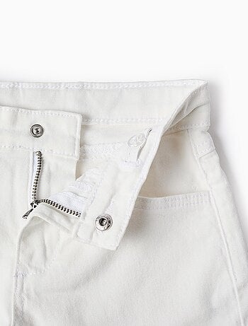 Short en Sergé avec Ourlets Effilochés