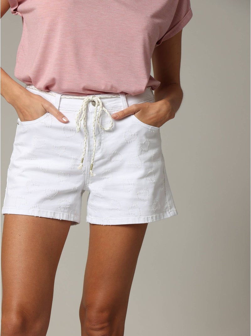 Short femme en coton twill avec détails cœur 'Deeluxe' Ecru - Kiabi