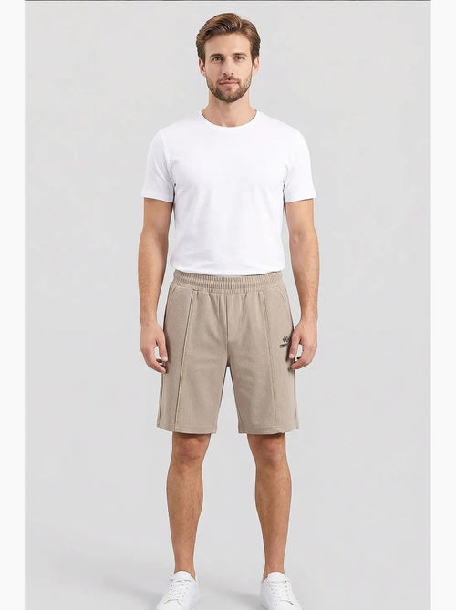 Short homme à taille mi-haute et jambe large tommy - Kiabi Short homme à taille mi-haute et jambe large tommy - Kiabi