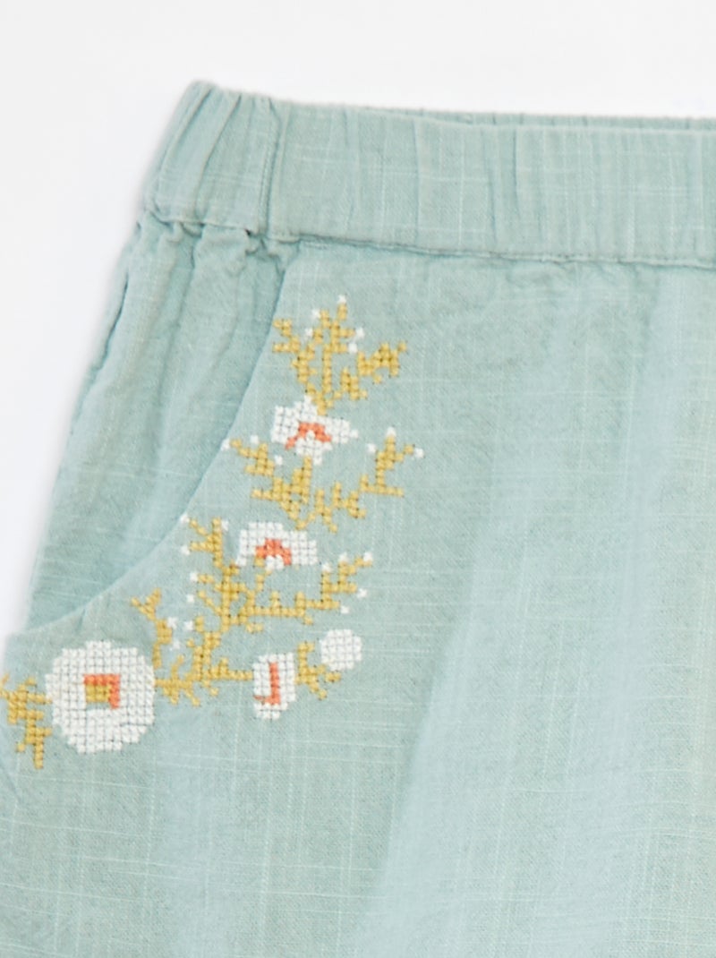 Short léger avec broderies et 2 poches VERT - Kiabi