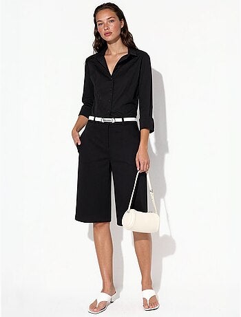Short mi-long à jambes larges et coupe confortable