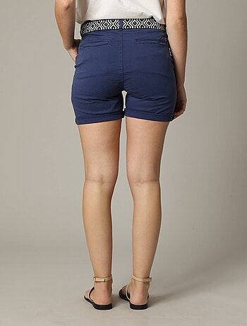 Short mi-long avec ceinture ethnique à motifs et bas à revers 'Deeluxe'