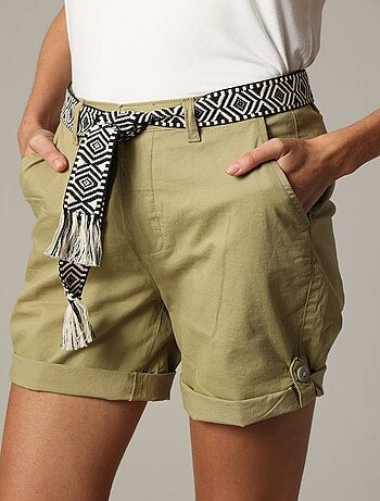 Short mi-long avec ceinture ethnique à motifs et bas à revers 'Deeluxe'