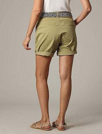 Short mi-long avec ceinture ethnique à motifs et bas à revers 'Deeluxe'