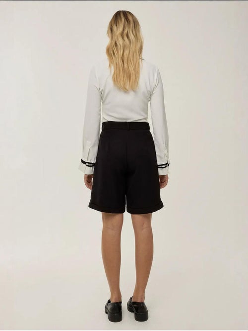 Short midi plissé taille haute avec détails boutonnés - Kiabi Short midi plissé taille haute avec détails boutonnés - Kiabi