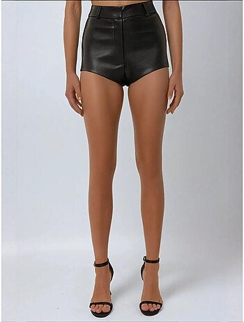 Short moulant en similicuir