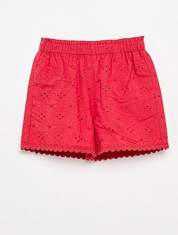 Short rouge avec broderies anglaises