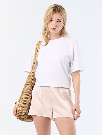 Short satiné avec bords en dentelle