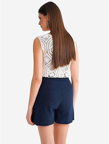 Short taille haute à ceinture et fente sur le devant mixray