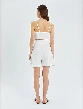 Short taille haute à ceinture et fente sur le devant mixray