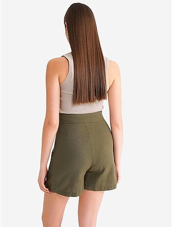 Short taille haute à ceinture et fente sur le devant mixray