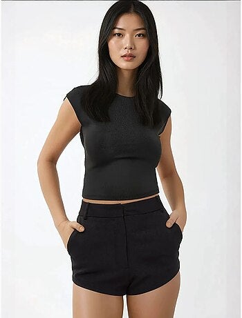 Short taille haute à jambe droite
