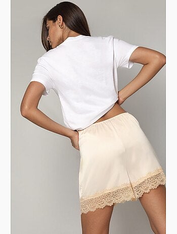 Short taille haute en satin détail dentelle hiccup