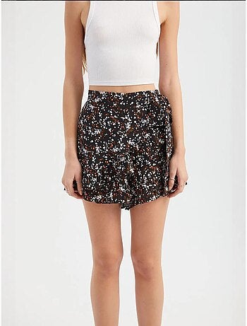 Short taille haute fleuri avec ceinture