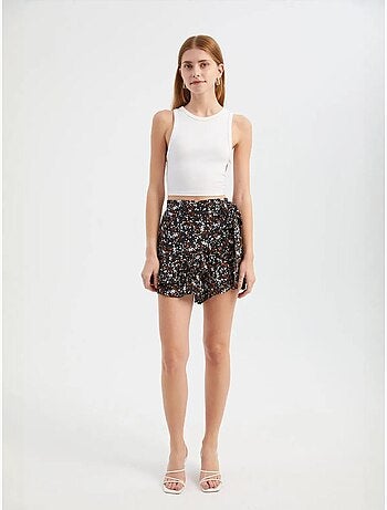 Short taille haute fleuri avec ceinture