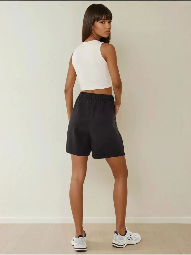Short taille haute plissé en lyocell doux au toucher Noir - Kiabi