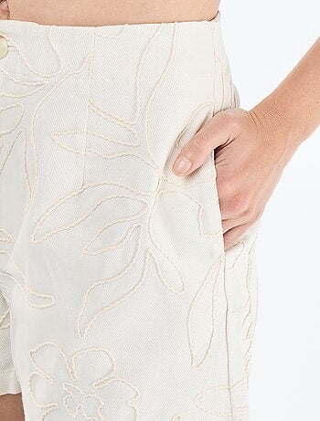 Short taille standard avec broderies