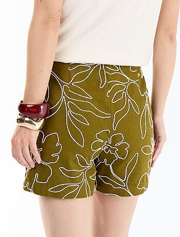 Short taille standard avec broderies