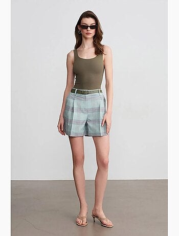 Short tailleur à carreaux, taille haute et ceinture dilvin