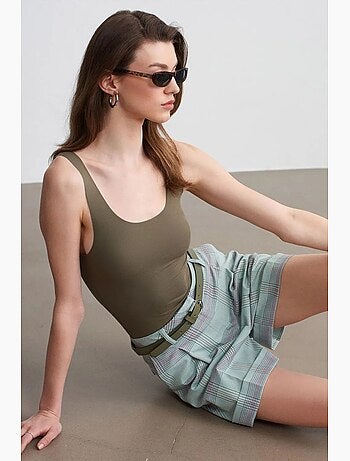 Short tailleur à carreaux, taille haute et ceinture dilvin