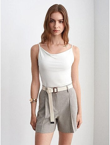 Short tailleur à taille haute et ceinture dilvin