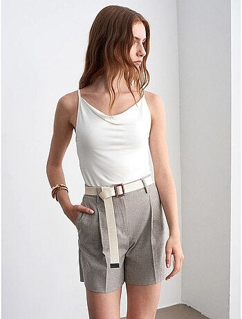 Short tailleur à taille haute et ceinture dilvin