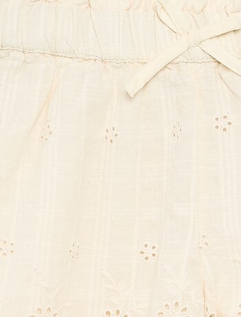 Short uni avec broderies anglaises