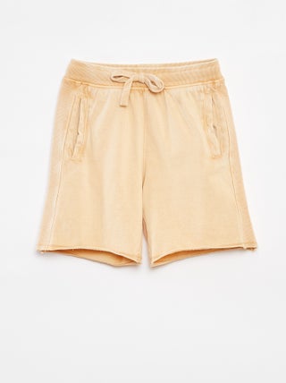 Short uni avec effet délavé