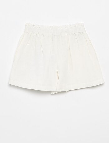 Short uni avec nœud fantaisie