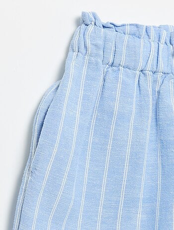 Short uni avec nœud fantaisie