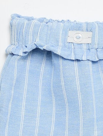 Short uni avec nœud fantaisie