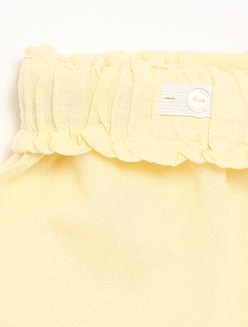 Short uni avec nœud fantaisie