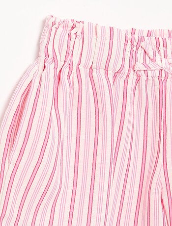 Short uni avec nœud fantaisie
