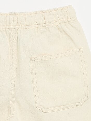 Short uni avec taille élastiquée