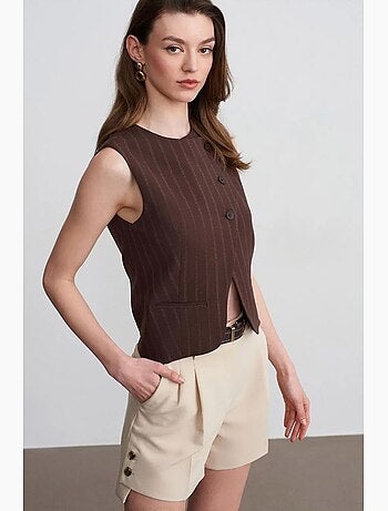 Shorts tailleur en crêpe à taille haute et ceinture dilvin