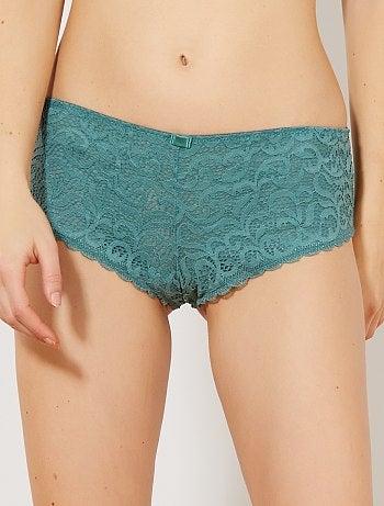 Product La dentelle entoure nos formes en dévoilant la peau par transparence pour un résultat 'so sexy' ! - Shorty 'Mojito Lingerie' - Tout dentelle - Avant doublé jersey - Taille élastiquée avec noeud satiné placé devant - Fond doublé jersey A coordonner de préférence au soutien-gorge assorti réf. WW839 (sous réserve de disponibilité) Notre mannequin porte une taille 38/40 et mesure 1m75Habillement Lingerie / Lingerie du S au XXL / Culotte, shorty, string / Shorty Standard KIABI