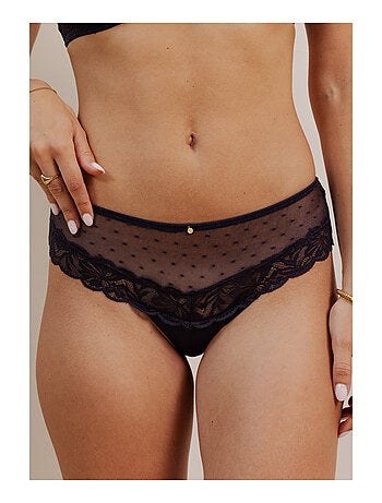 Shorty-string Camila