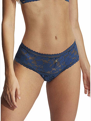 Shorty-string Gabrielle